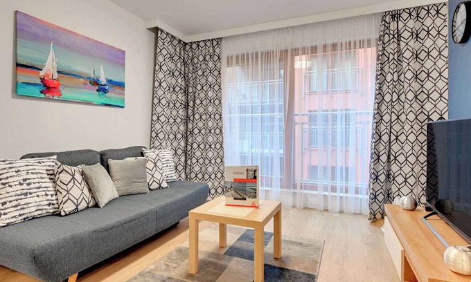 Old Town Apartment | Chmielna 63 | Beautiful Studio | Smart TV