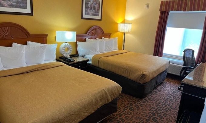 Hershey Hotel | Charming Chocolate Express Hotel & Suites in Hershey, PA