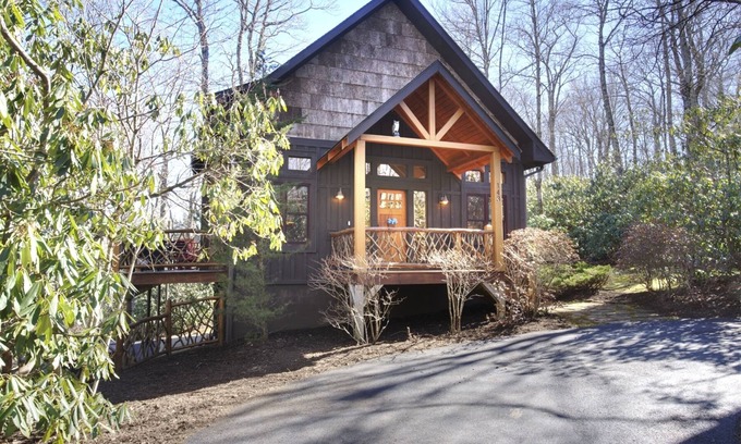 Blowing Rock House | Discover Choctaw Serenity in Blowing Rock: Pet-Friendly Retreat