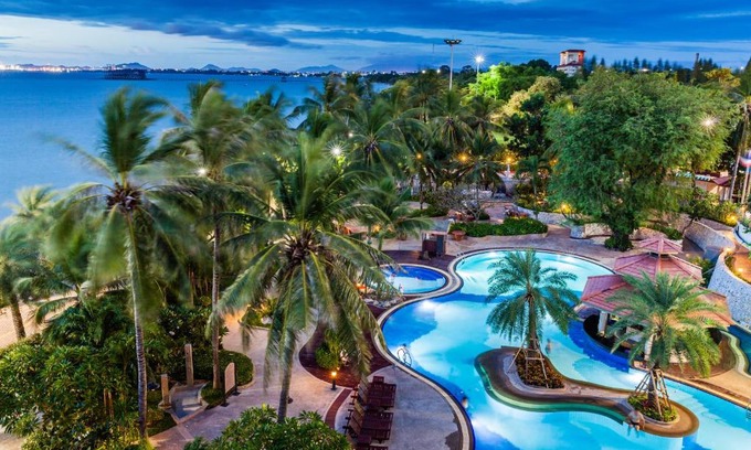 North Pattaya Resort | Relax at Cholchan Pattaya Beach Resort - Oceanfront Oasis