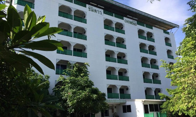 Rayong Hotel | Discover Chomdao Hotel: Family-Friendly Stay with Breakfast