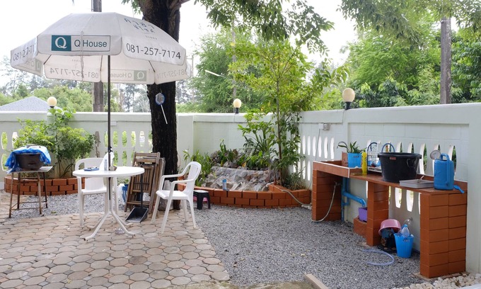 Rayong House | Child-Friendly Chomlay Restaurant & Rooms for Your Stay