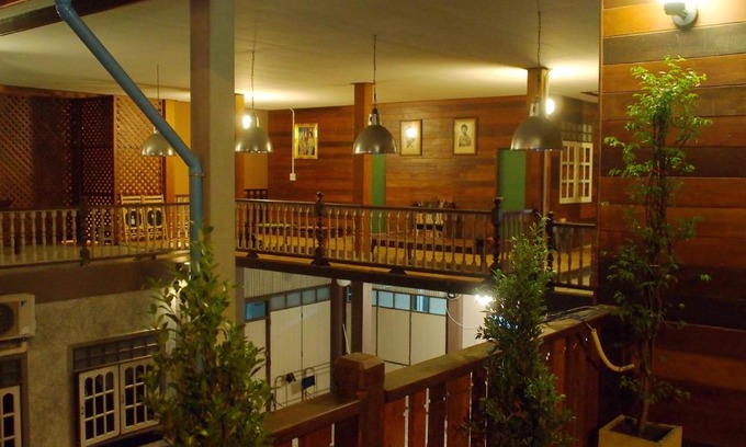 Ayutthaya House | Budget-Friendly Chommuang Guest House with Breakfast & Dining