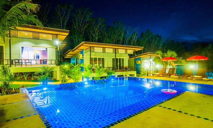 Khuekkhak Hotel | Relax at Chomphu Resort Khaolak with Pool and Restaurant