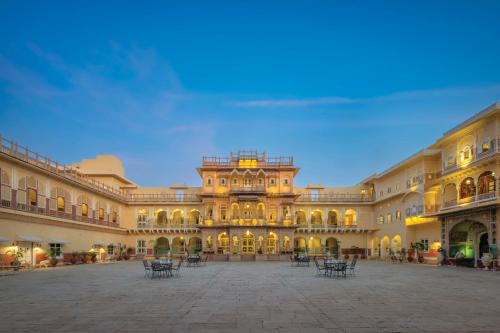 Chomu Hotel | Elegant Chomu Palace, Jaipur: Poolside Retreat & Dining