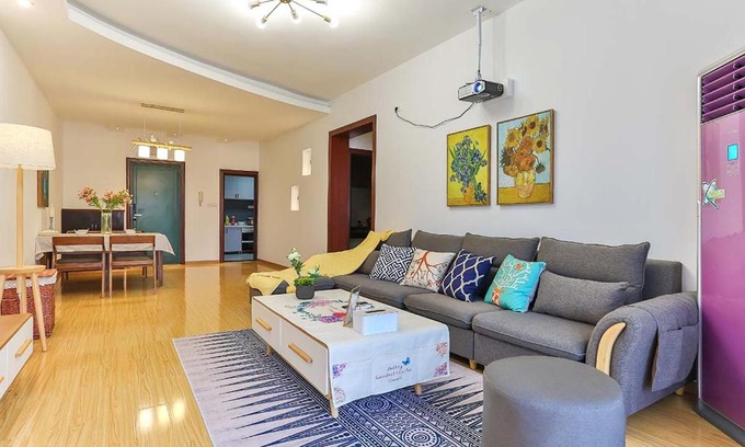 Yuzhong Apartment | Discover Unforgettable Stays at HongYaDong Locals Apartment
