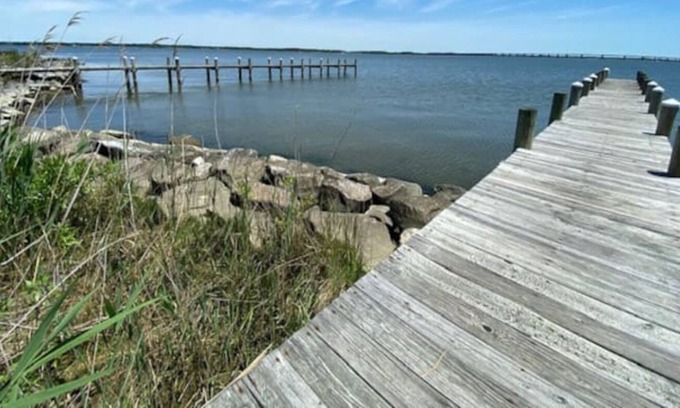 Cambridge House | Choptank Water View Cottage/Eagle-Ironman Races with outdoor seating
