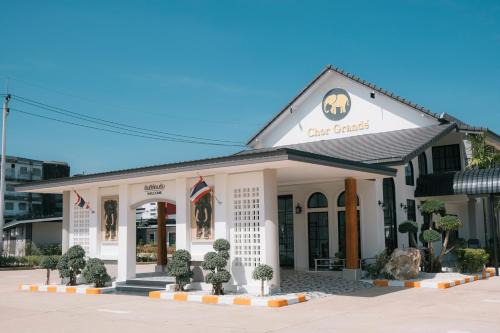 Bang Phra Hotel | Discover Comfort at Chor Grande Resort with Breakfast Included
