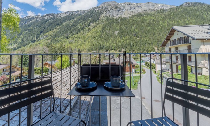 Chamonix-Mont-Blanc Ski Chalet | Experience Chosalets Mazot: Pet-Friendly Retreat in Chamonix