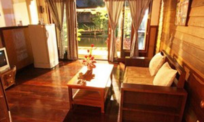 Amphawa House | Relax at Chotika Riverfront with Family-Friendly Amenities