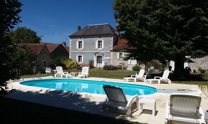 Chourgnac House | Guest Rated 10/10: Chourgnac D’Ans with Pool & Ocean View