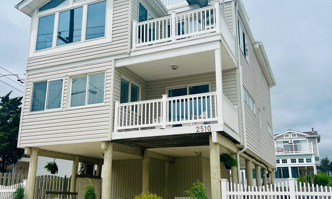 South Beach Haven House | Cozy Beach House with Ocean Views and 3 Scenic Decks