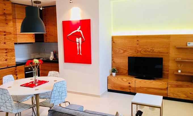 Palace District Apartment | Experience Chris & Paul’s Palace Quarter Apartment Bliss