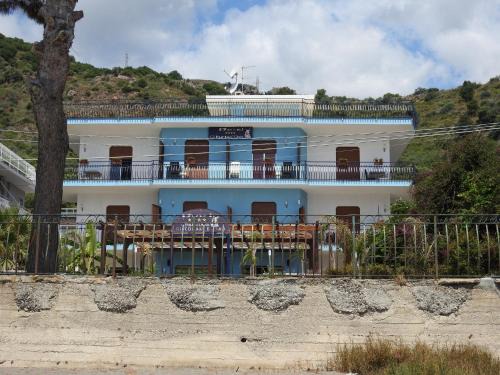 Mazzeo Hotel | Charming ChrisMare Hotel: Oceanfront Escape for Everyone