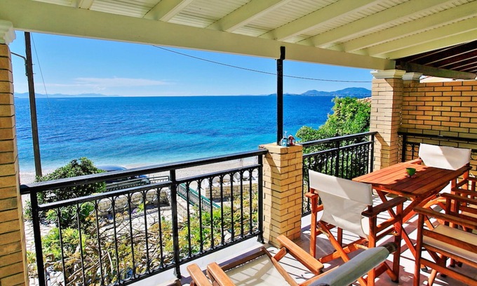 Katavolos Apartment | Beachfront 2-Bedroom Apartment at Chrissa Kaminaki