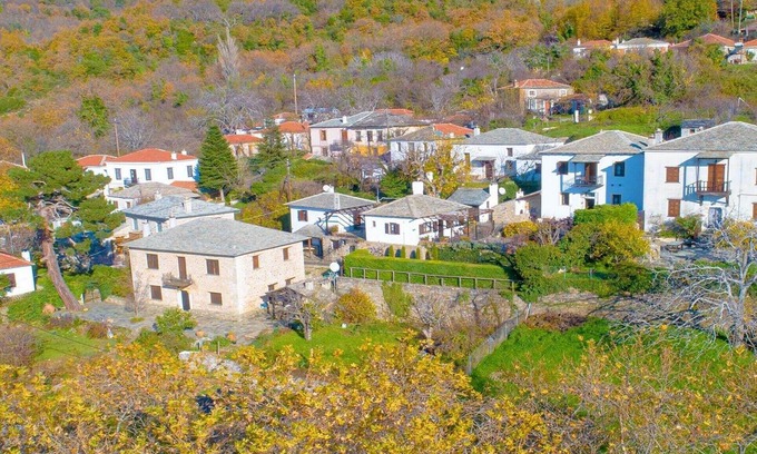Agios Georgios Nilias Hotel | Discover Comfort at Chrissi Nefeli with Family-Friendly Perks