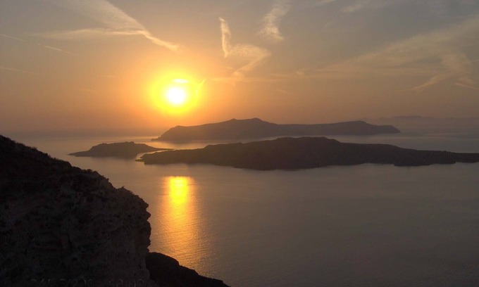 Oia Apartment | Unforgettable Ocean View Studio with Pool & Breakfast