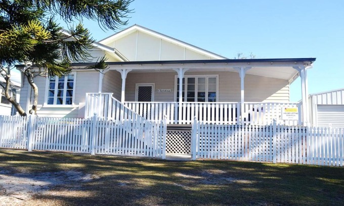 South West Rocks House | Relaxing Family Retreat at Christina Cottage - 8/10 Rating