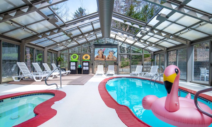 Jackson Hotel | Invite Relaxation at Christmas Farm Inn and Spa