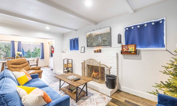 Running Springs Cabin | Guest Rated 10/10: Christmas Tree Hideaway with Pet Perks