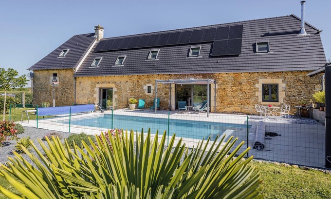 La Dornac Villa | Christopha: Family-Friendly Stay with Pet and Spa Amenities
