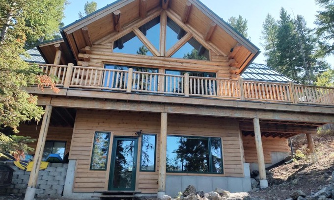 Kalispell House | Waterfront Retreat at Christy's Cottage: Kids Welcome!