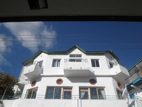 Pedhoulas Hotel | Discover Christys Palace Hotel: Ideal for Families & Dining