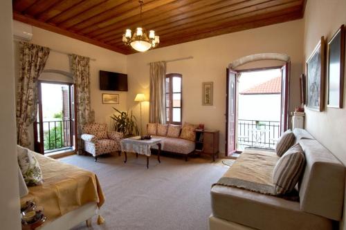 Krouson Apartment | Family-Friendly Retreat at Chronis Family Villas - 10/10 Rated