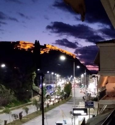 Nafplion City Centre Apartment | Relaxing Retreat: Chrysa's Apt with Palamidi Views