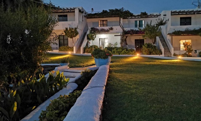 Gavrio Apartment | Chryssa Bungalows: Oceanfront Retreat for 4 Guests