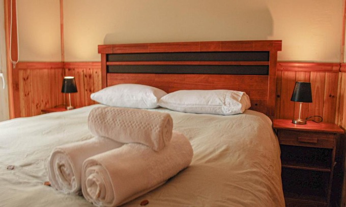 Chaiten House | Cozy Chucao Bosque y Cabañas with Breakfast & Hot Tub