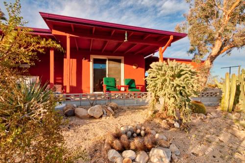 Twentynine Palms House | Top-Rated Chuck's Cabin in Joshua Tree Community Awaits