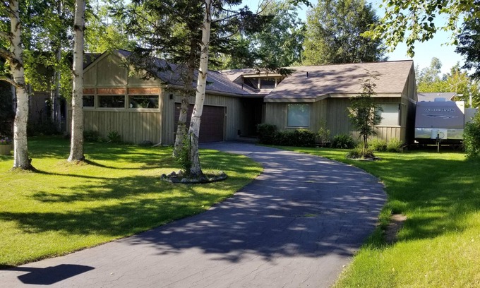 Scenic Foothills House | Tranquil Chugach Foothills Chalet: Top-Rated Anchorage Getaway