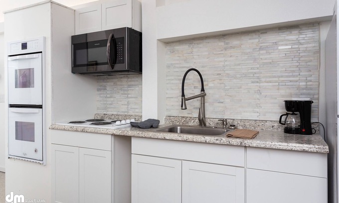 Abbott Loop Apartment | Scenic Chugach Mountain View Fox Den Suite with Breakfast