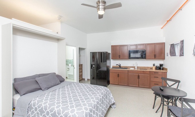 Huffman - O' Malley Apartment | Discover Chugach Mountain View Suite 203 with Spa & Breakfast