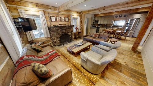 Red River House | Chula Vista Cabin: Pet-Friendly Retreat with WiFi & Fireplaces