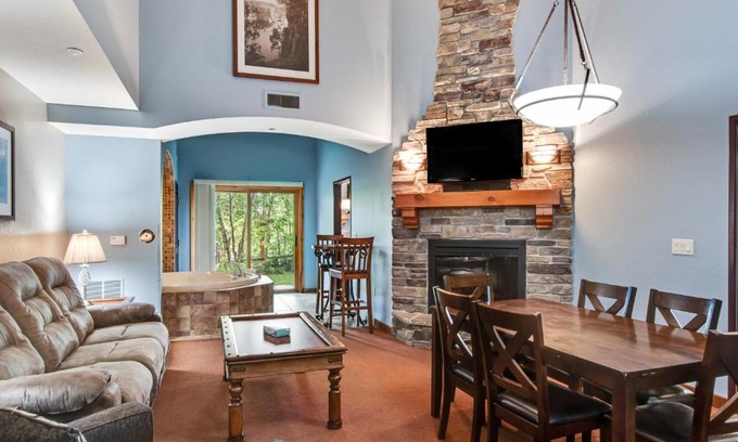 Wisconsin Dells Apartment | Family-Friendly Chula Vista Condo Unit #2145 - Rated 8.5/10