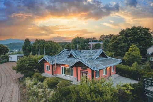 Chuncheon House | Chuncheon Viandante Dokchaehanok
