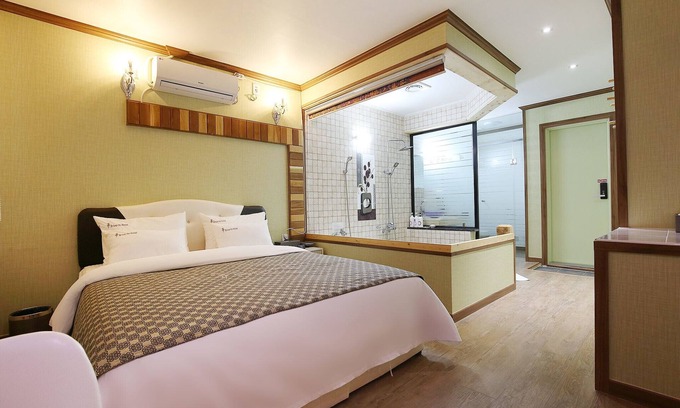 Chungju Hotel | Eco-Friendly Stay at Chungju Hue Drive-in with Breakfast