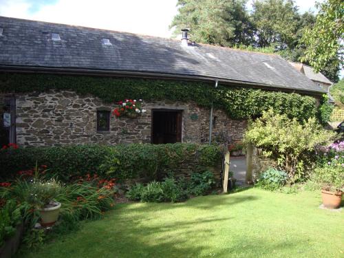 Harberton Bed & Breakfast | Charming Church Barn: 4-Star Stay with Kitchen Access