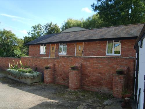Dorsington House | Pet Friendly Retreat at Church Farm with Breakfast Included