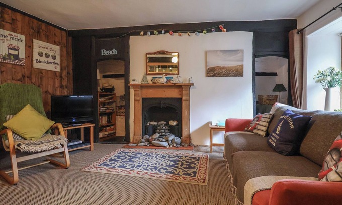 Lyme Regis Cottage | Family-Friendly Church View Cottage with Oceanfront Charm