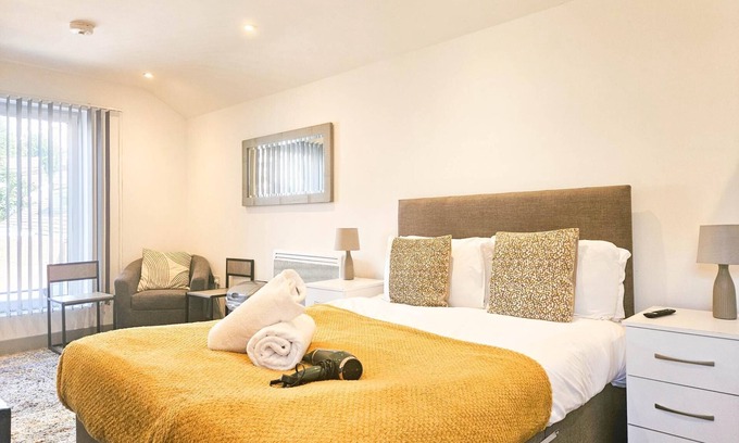 Baglan Apartment | Churchill Studio - 1 Bedroom Studio - Uplands