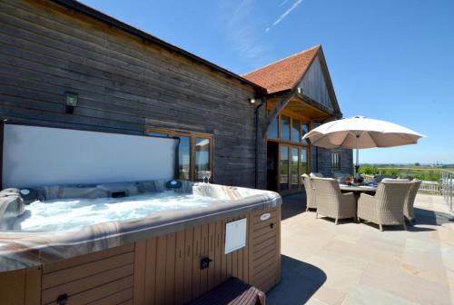 Stone in Oxney House | Welcoming Churchlands Barn with Hot Tub & Family Amenities