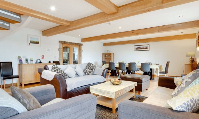 High Peak House | Comfortable Stay at Churn Barn - Four Bedroom Getaway