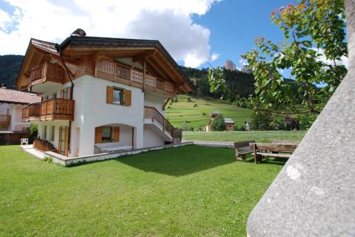 San Giovanni di Fassa Apartment | Guest Rated: Ciasa Rasom - Pet Friendly & Accessible Stay