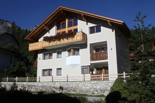Pedraces Apartment | Perfect Retreat: Ciasa Rudiferia Appartamenti in Alta Badia
