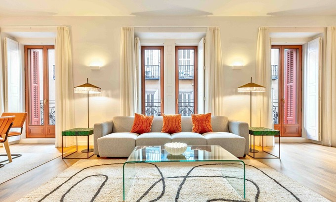 Cortes Apartment | Discover Cibeles Exclusive I Apartment in Madrid