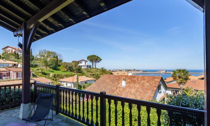 Ciboure Villa | Experience CIBOURE PLAGE: Family-Friendly Beach Retreat