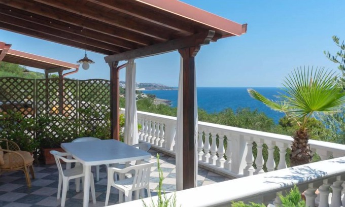 Marina di Andrano Apartment | Oceanfront Villa Anna: Rated 8.6/10 with Spa & Breakfast